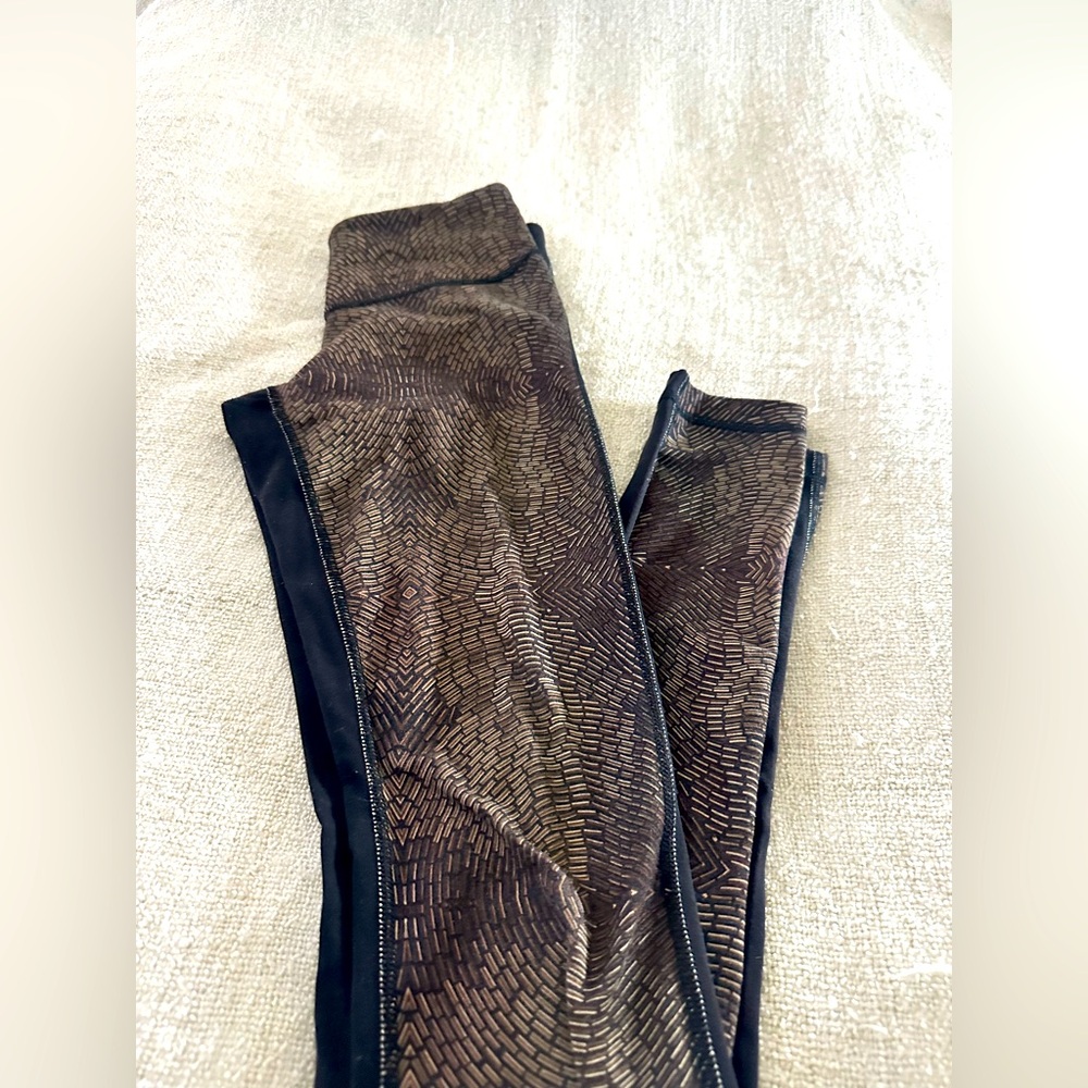 Lululemon black and gold leggings size 0/small in great condition